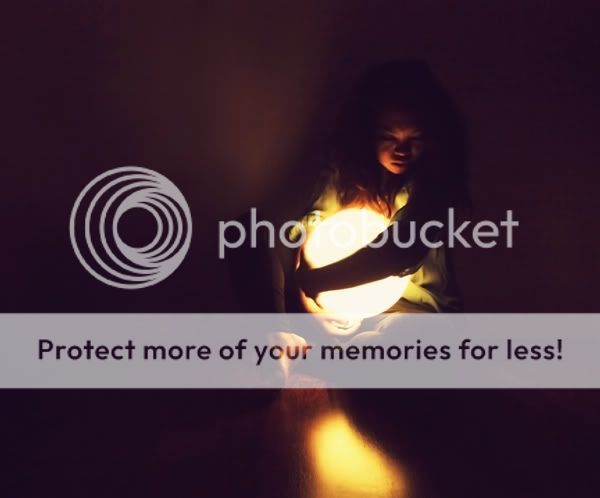 photography self portrait light bulb design home fashion vintage shirt green lemon photoshop