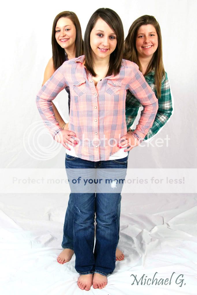 IMAGE: http://i1021.photobucket.com/albums/af339/smrndmguy/People/4357368652_5e45f94a13_b.jpg