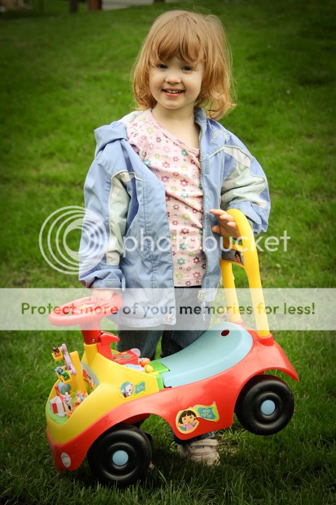 IMAGE: http://i1021.photobucket.com/albums/af339/smrndmguy/People/Crop_1000-2-2.jpg