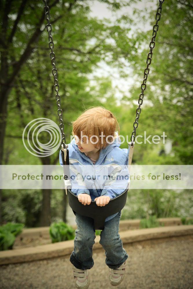 IMAGE: http://i1021.photobucket.com/albums/af339/smrndmguy/People/Crop_1000-5.jpg