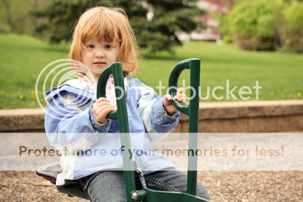 IMAGE: http://i1021.photobucket.com/albums/af339/smrndmguy/People/Crop_1000-6.jpg