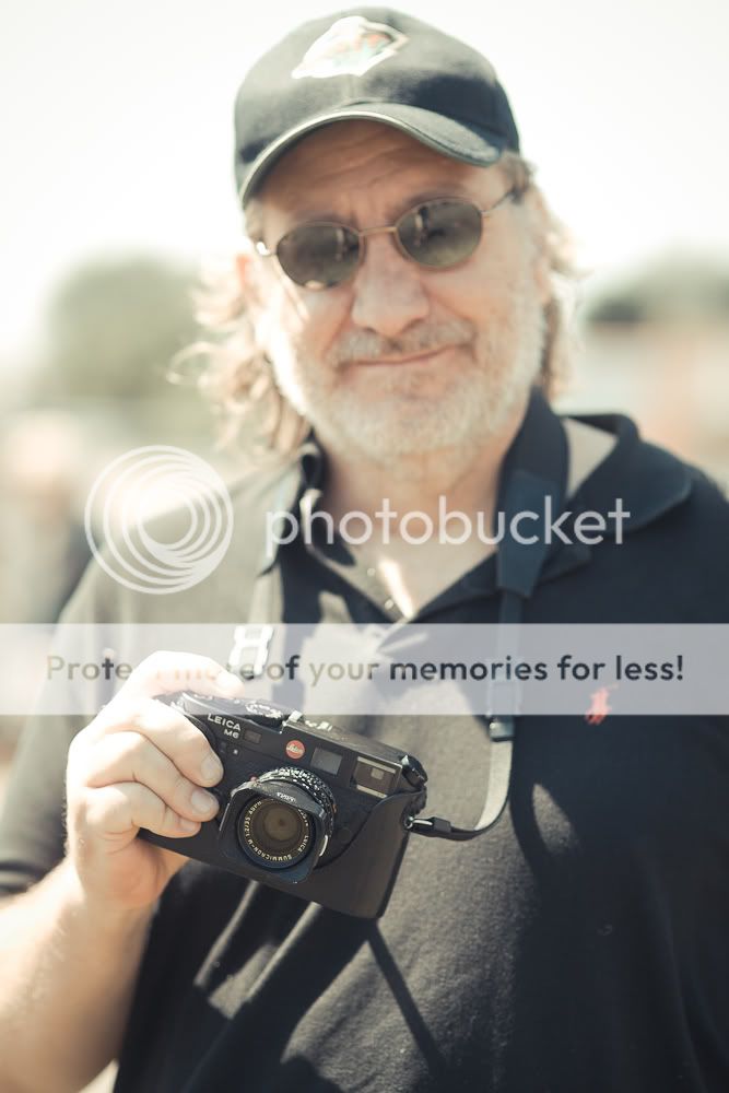 IMAGE: http://i1021.photobucket.com/albums/af339/smrndmguy/leicadude.jpg